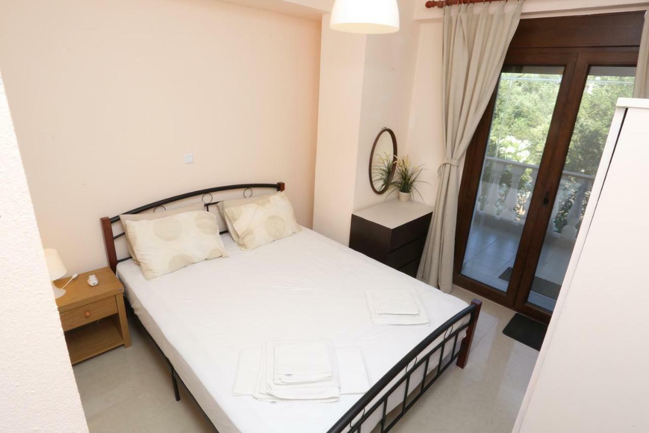 Villa Argo 3 - Beachfront, Big Gardens, Location! Пефкохори Екстериор снимка