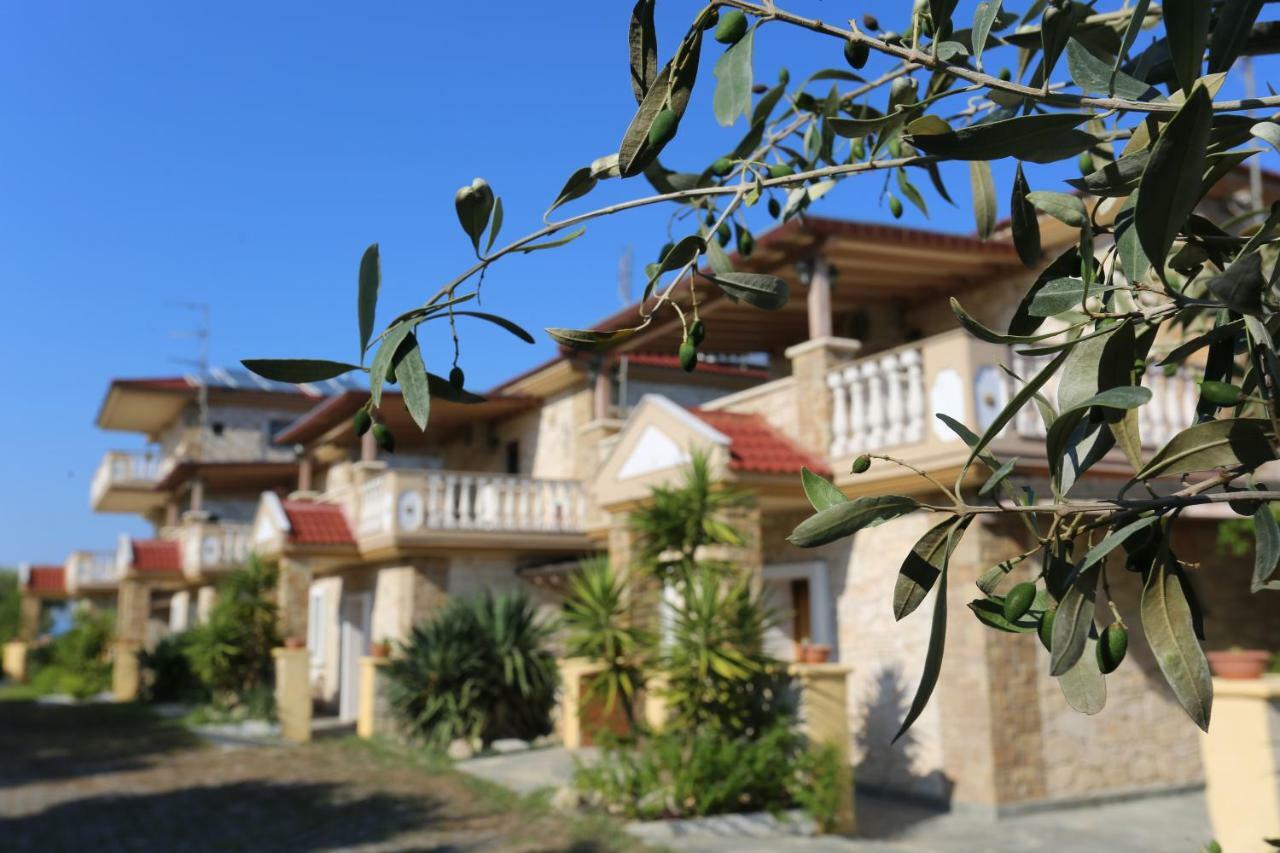 Villa Argo 3 - Beachfront, Big Gardens, Location! Пефкохори Екстериор снимка