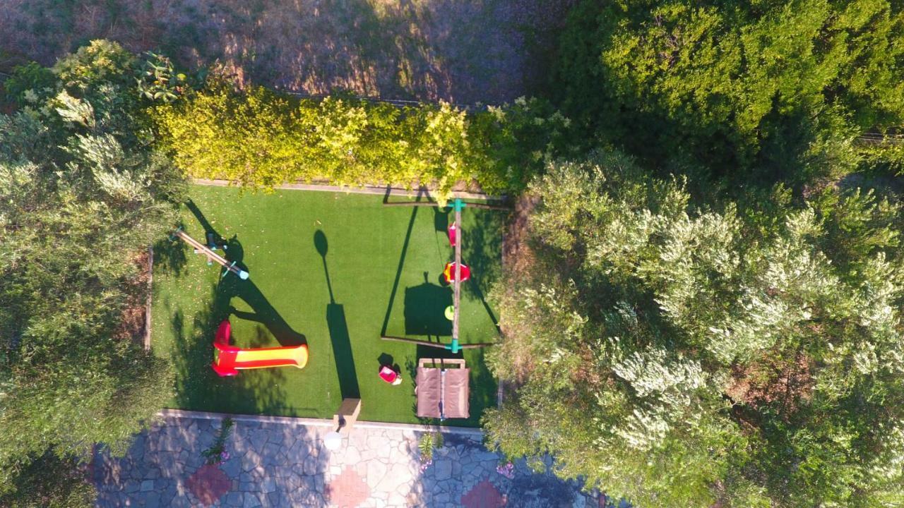Villa Argo 3 - Beachfront, Big Gardens, Location! Пефкохори Екстериор снимка