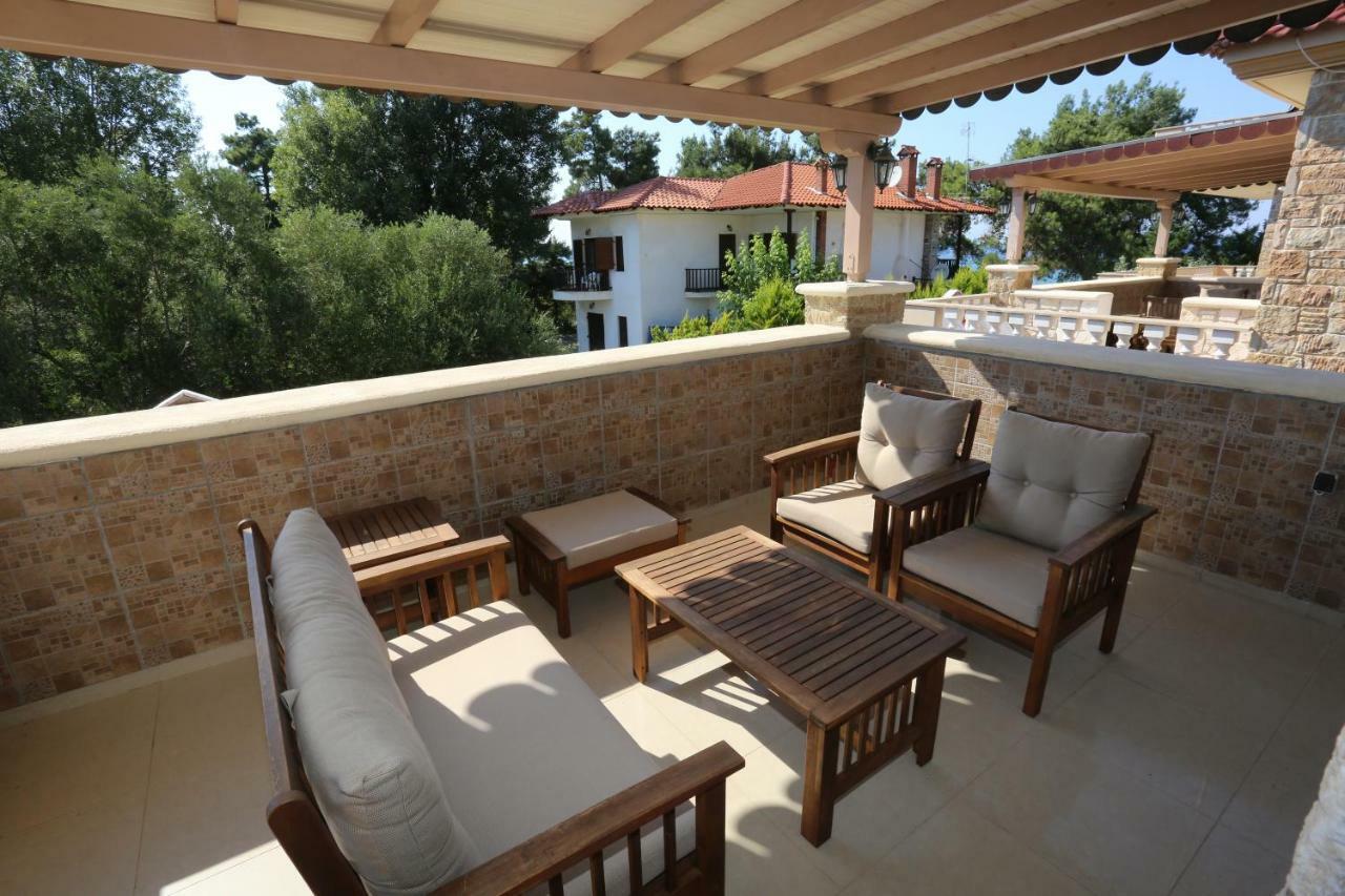 Villa Argo 3 - Beachfront, Big Gardens, Location! Пефкохори Екстериор снимка