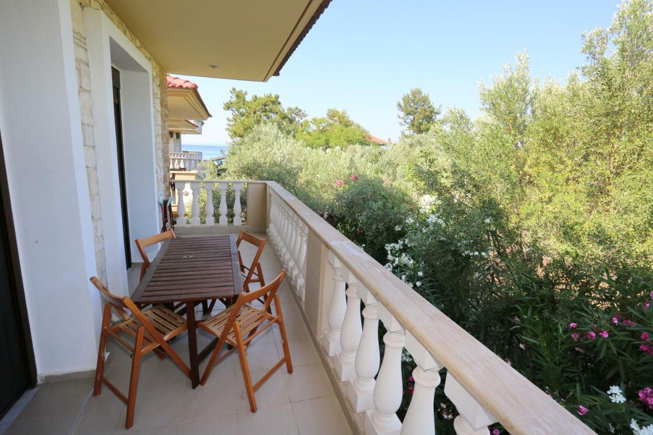 Villa Argo 3 - Beachfront, Big Gardens, Location! Пефкохори Екстериор снимка