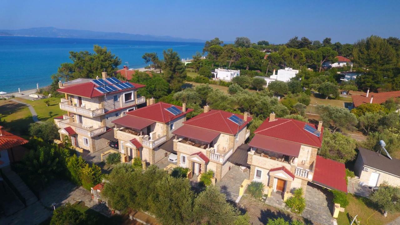 Villa Argo 3 - Beachfront, Big Gardens, Location! Пефкохори Екстериор снимка