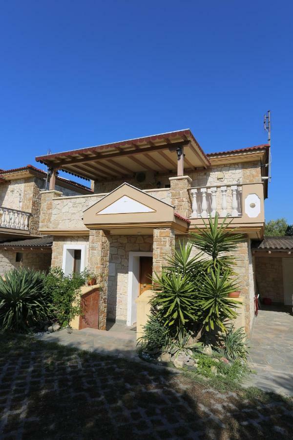 Villa Argo 3 - Beachfront, Big Gardens, Location! Пефкохори Екстериор снимка
