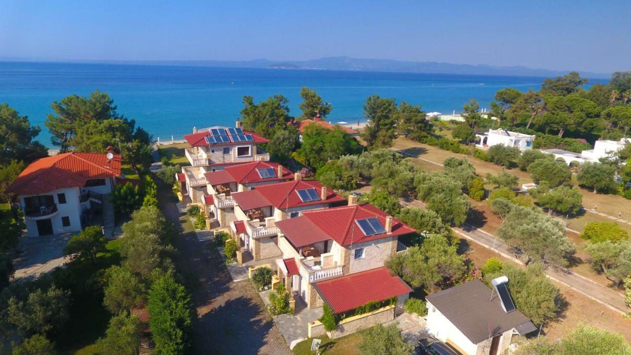 Villa Argo 3 - Beachfront, Big Gardens, Location! Пефкохори Екстериор снимка