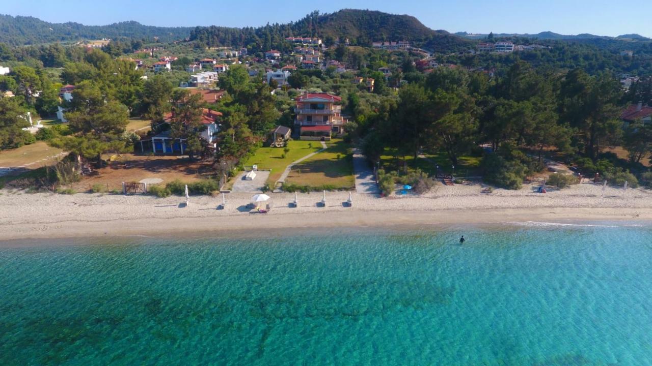 Villa Argo 3 - Beachfront, Big Gardens, Location! Пефкохори Екстериор снимка