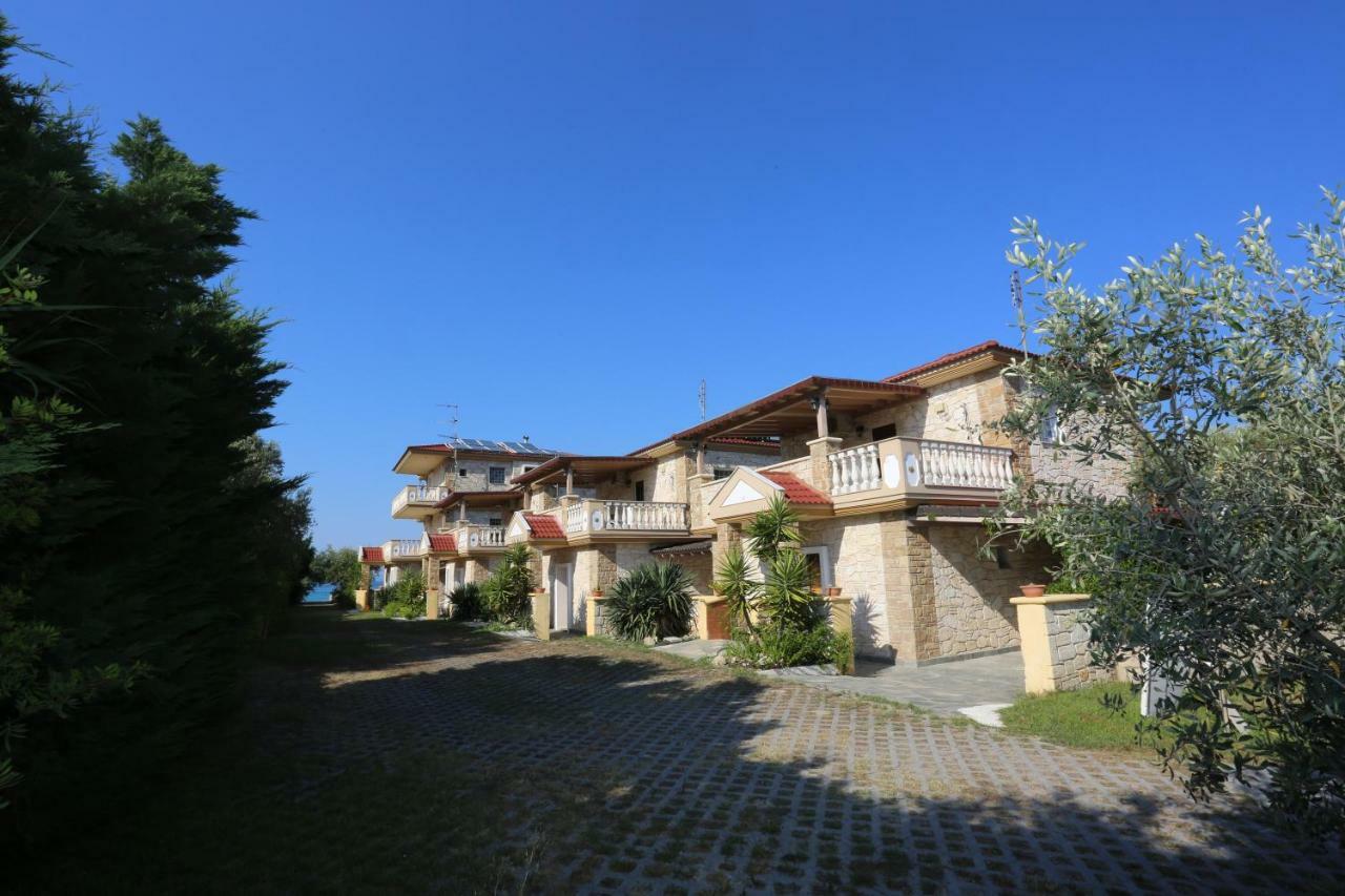 Villa Argo 3 - Beachfront, Big Gardens, Location! Пефкохори Екстериор снимка