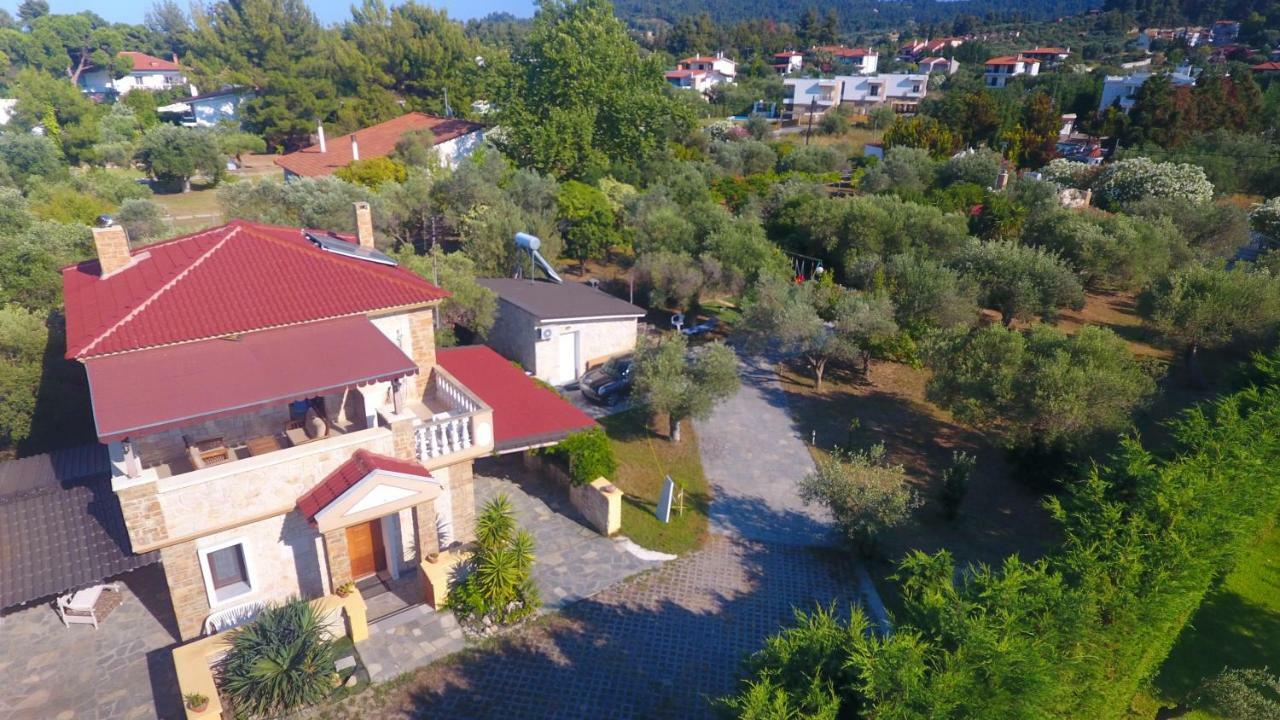 Villa Argo 3 - Beachfront, Big Gardens, Location! Пефкохори Екстериор снимка
