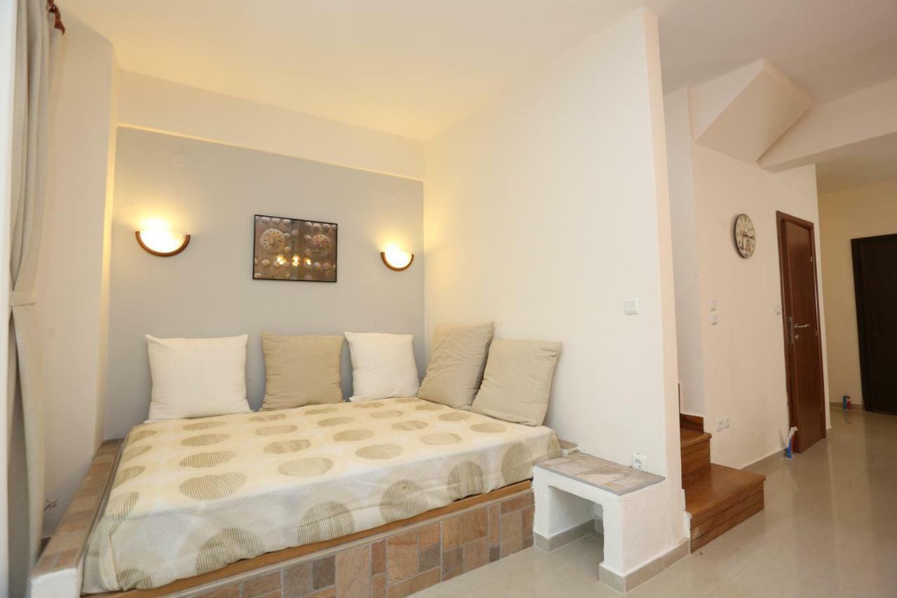 Villa Argo 3 - Beachfront, Big Gardens, Location! Пефкохори Екстериор снимка