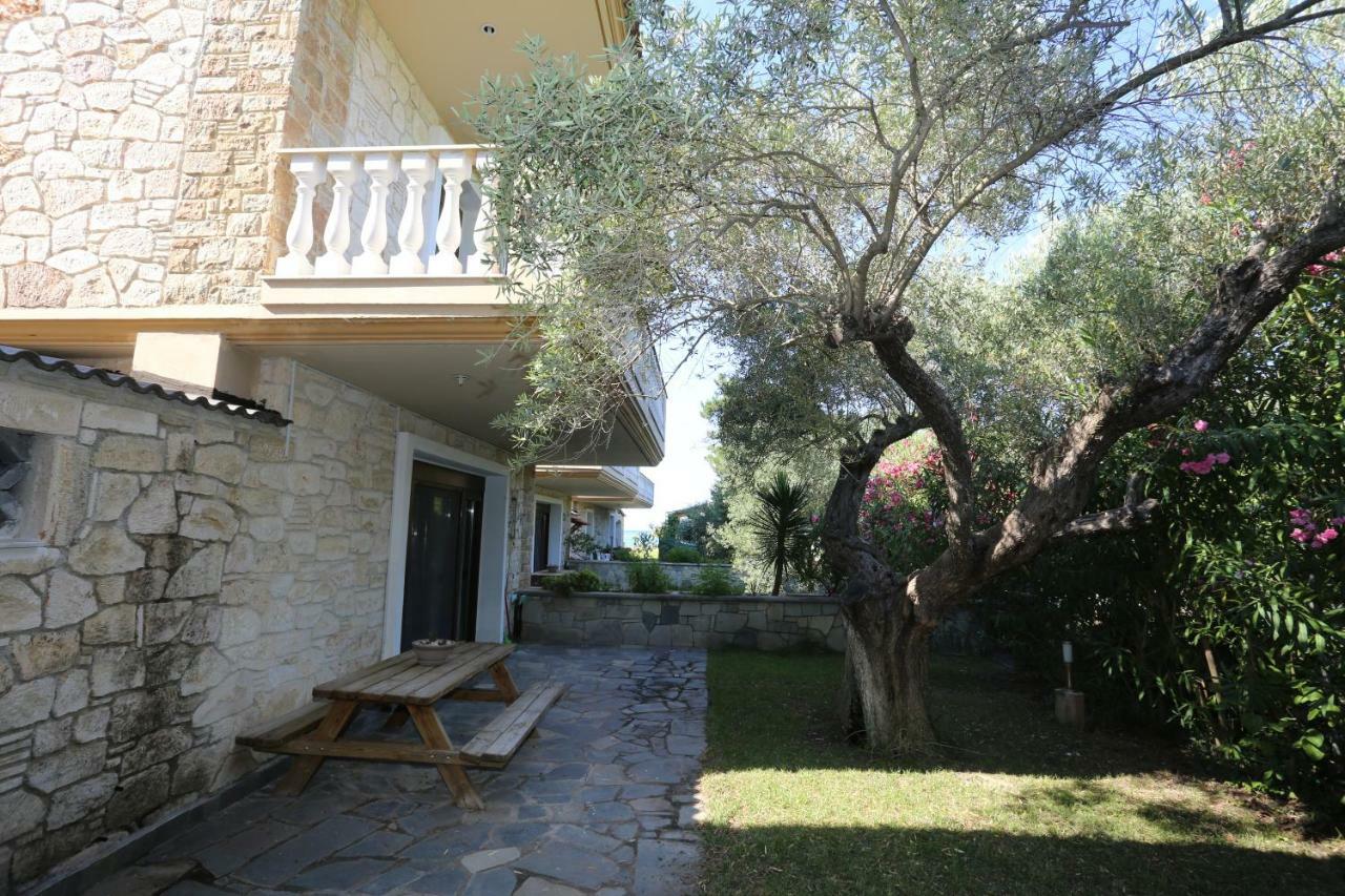 Villa Argo 3 - Beachfront, Big Gardens, Location! Пефкохори Екстериор снимка