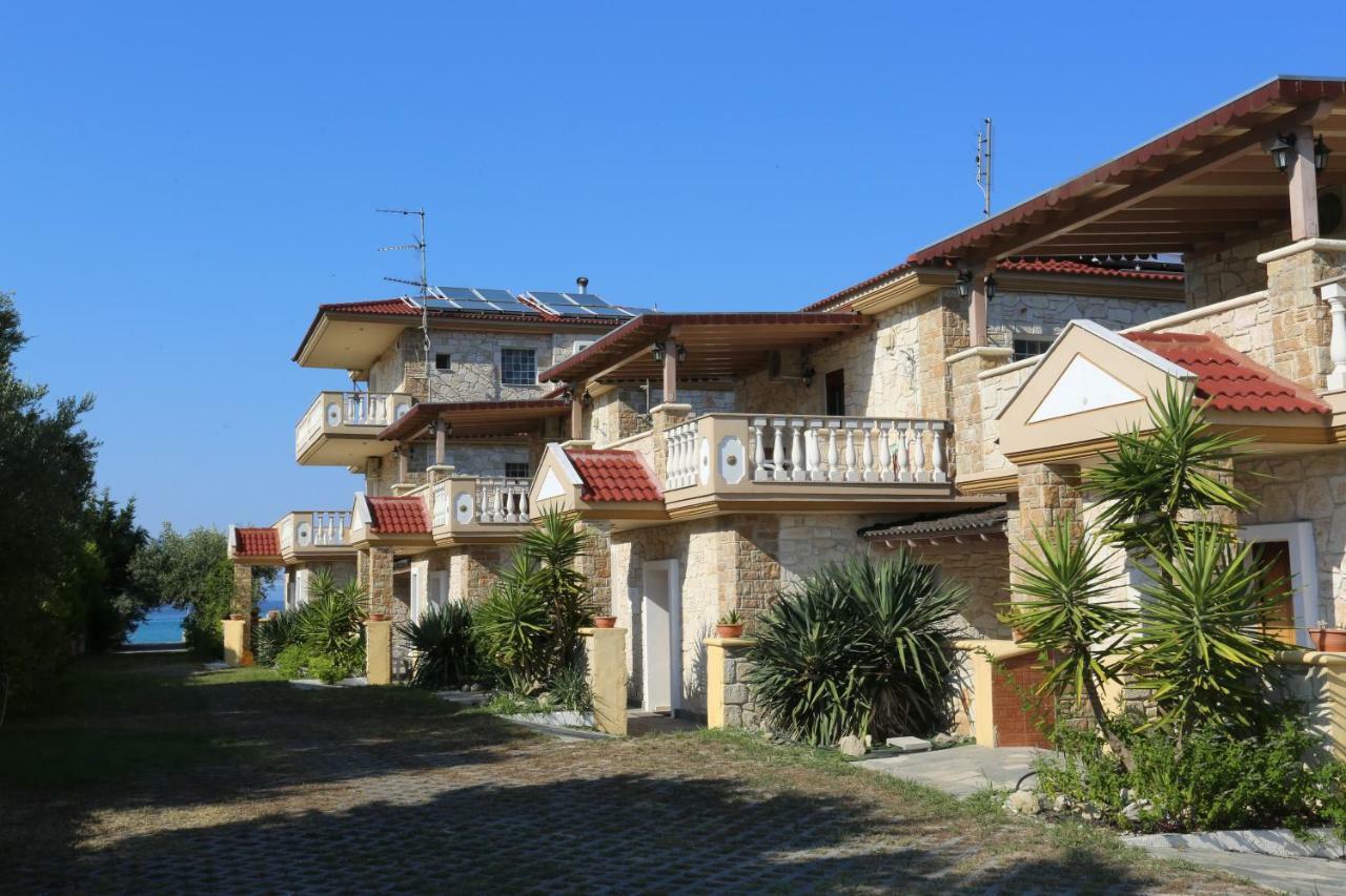 Villa Argo 3 - Beachfront, Big Gardens, Location! Пефкохори Екстериор снимка