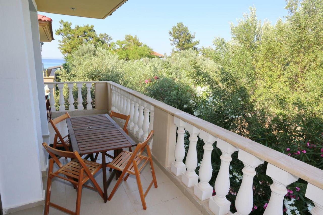 Villa Argo 3 - Beachfront, Big Gardens, Location! Пефкохори Екстериор снимка