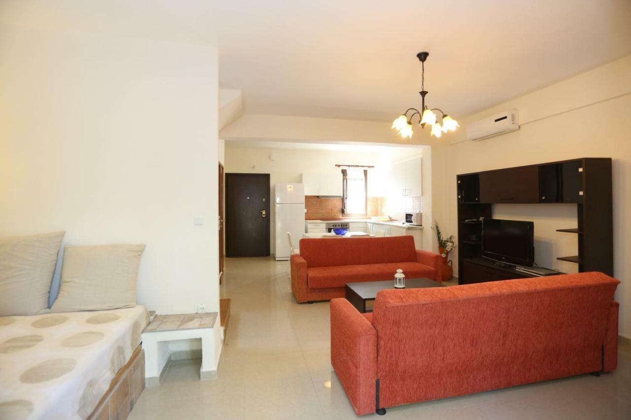 Villa Argo 3 - Beachfront, Big Gardens, Location! Пефкохори Екстериор снимка