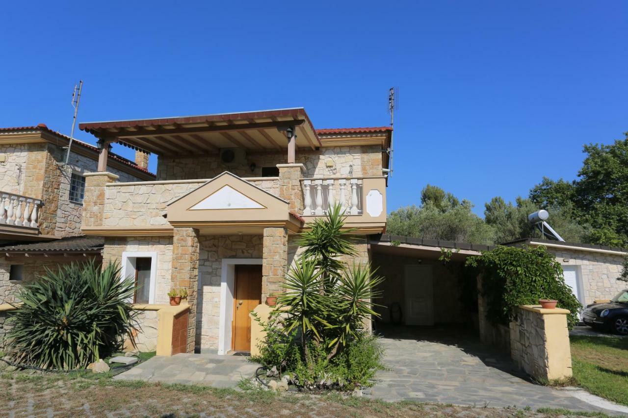 Villa Argo 3 - Beachfront, Big Gardens, Location! Пефкохори Екстериор снимка