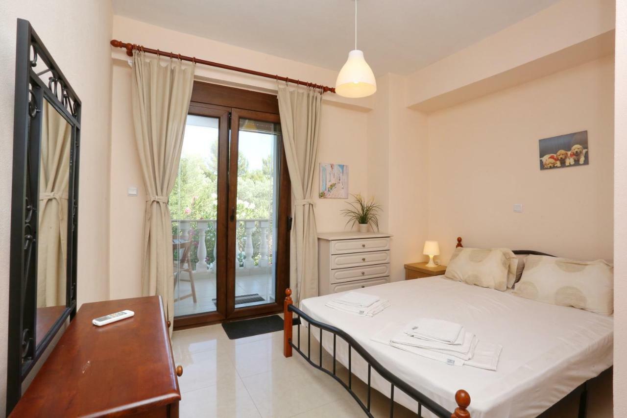 Villa Argo 3 - Beachfront, Big Gardens, Location! Пефкохори Екстериор снимка