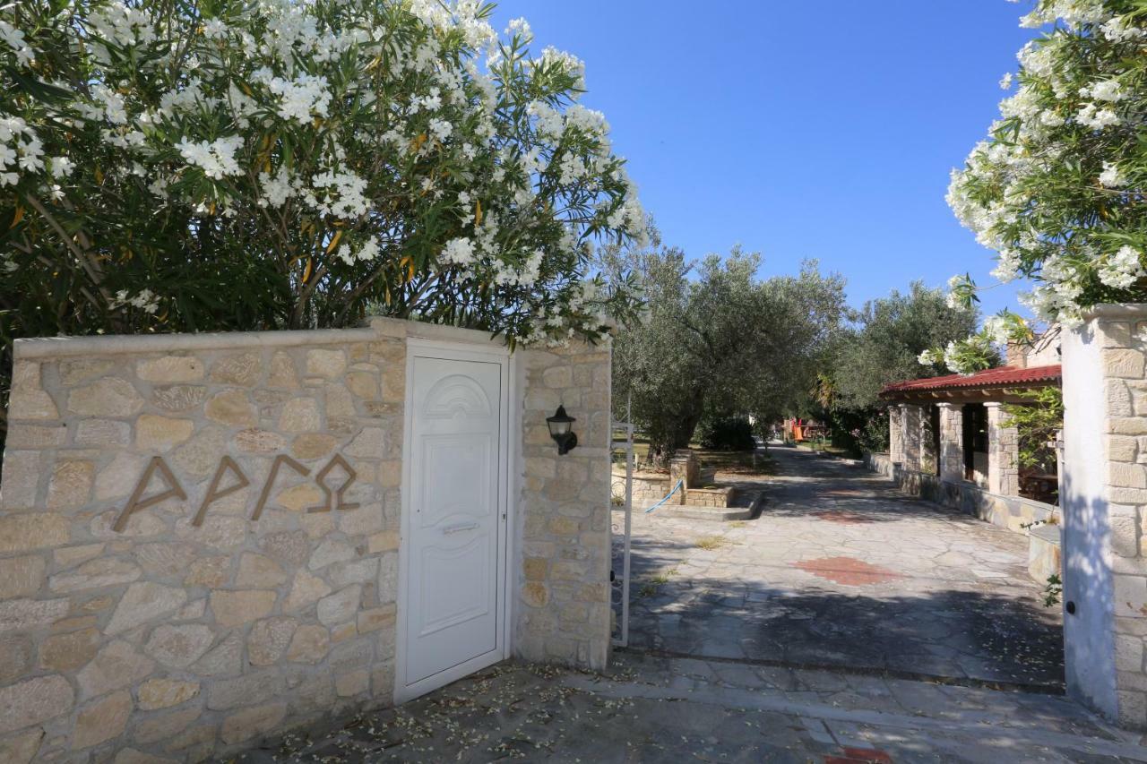 Villa Argo 3 - Beachfront, Big Gardens, Location! Пефкохори Екстериор снимка