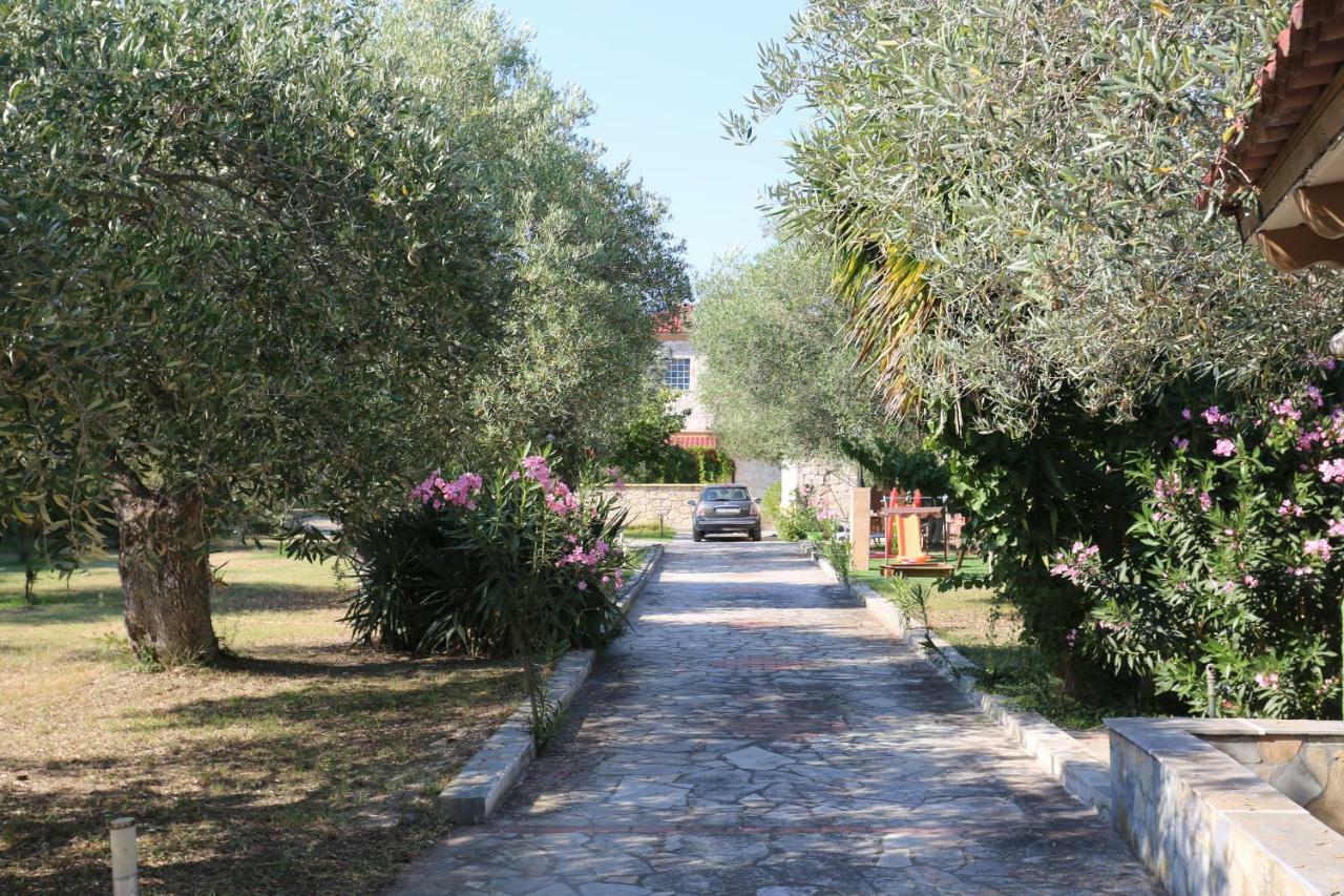 Villa Argo 3 - Beachfront, Big Gardens, Location! Пефкохори Екстериор снимка