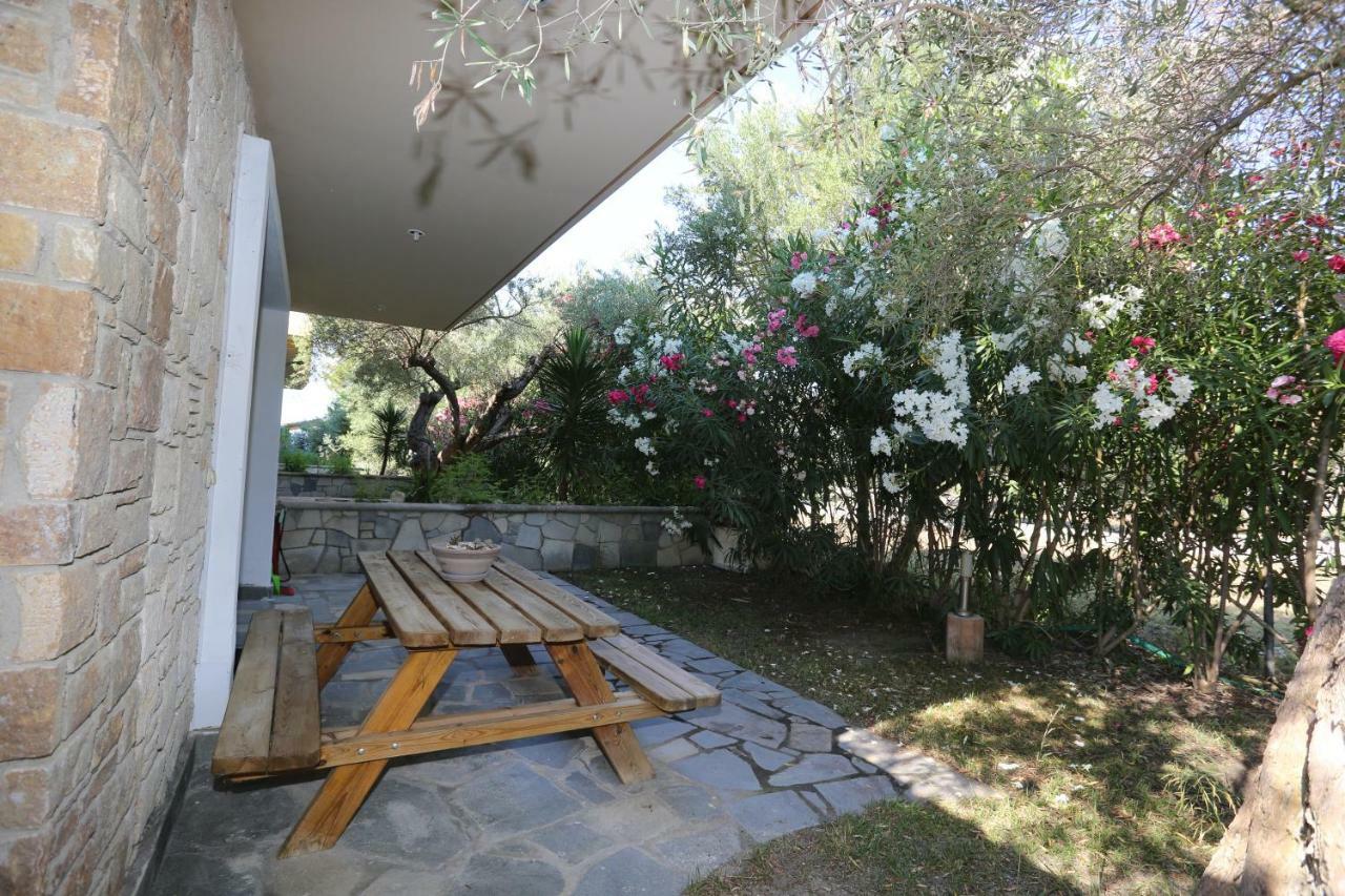 Villa Argo 3 - Beachfront, Big Gardens, Location! Пефкохори Екстериор снимка